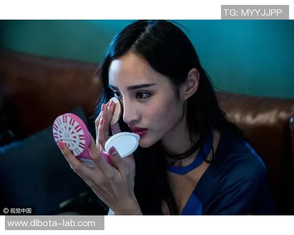 足球明星化妆术揭秘如何瞬间变身为老年人的惊人效果与背后故事 足球明星化妆术揭秘如何瞬间变身为老年人的惊人效果与背后故事